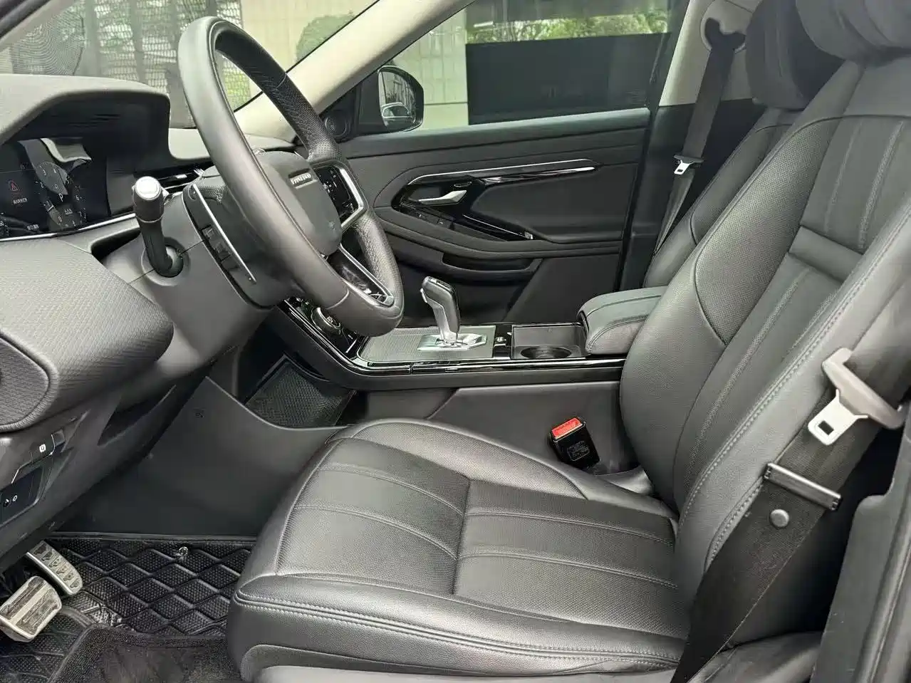 Land Rover Range Rover Evoque 2023 Range Rover Evoque L 200PS Elite Edition фото 11