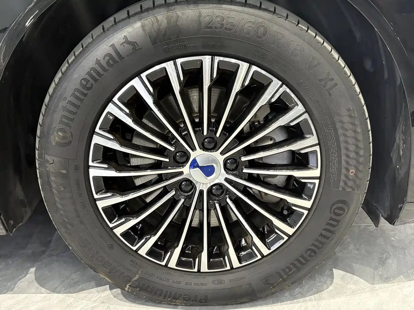 Denza D9 2025 2024 DM-i 980 AWD Flagship