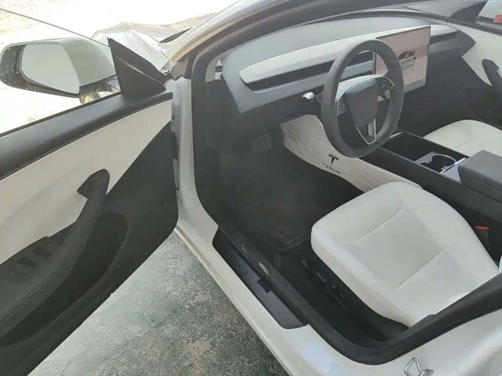 Tesla Model 3 2026 2025 Model Year Facelift Rear-Wheel Drive