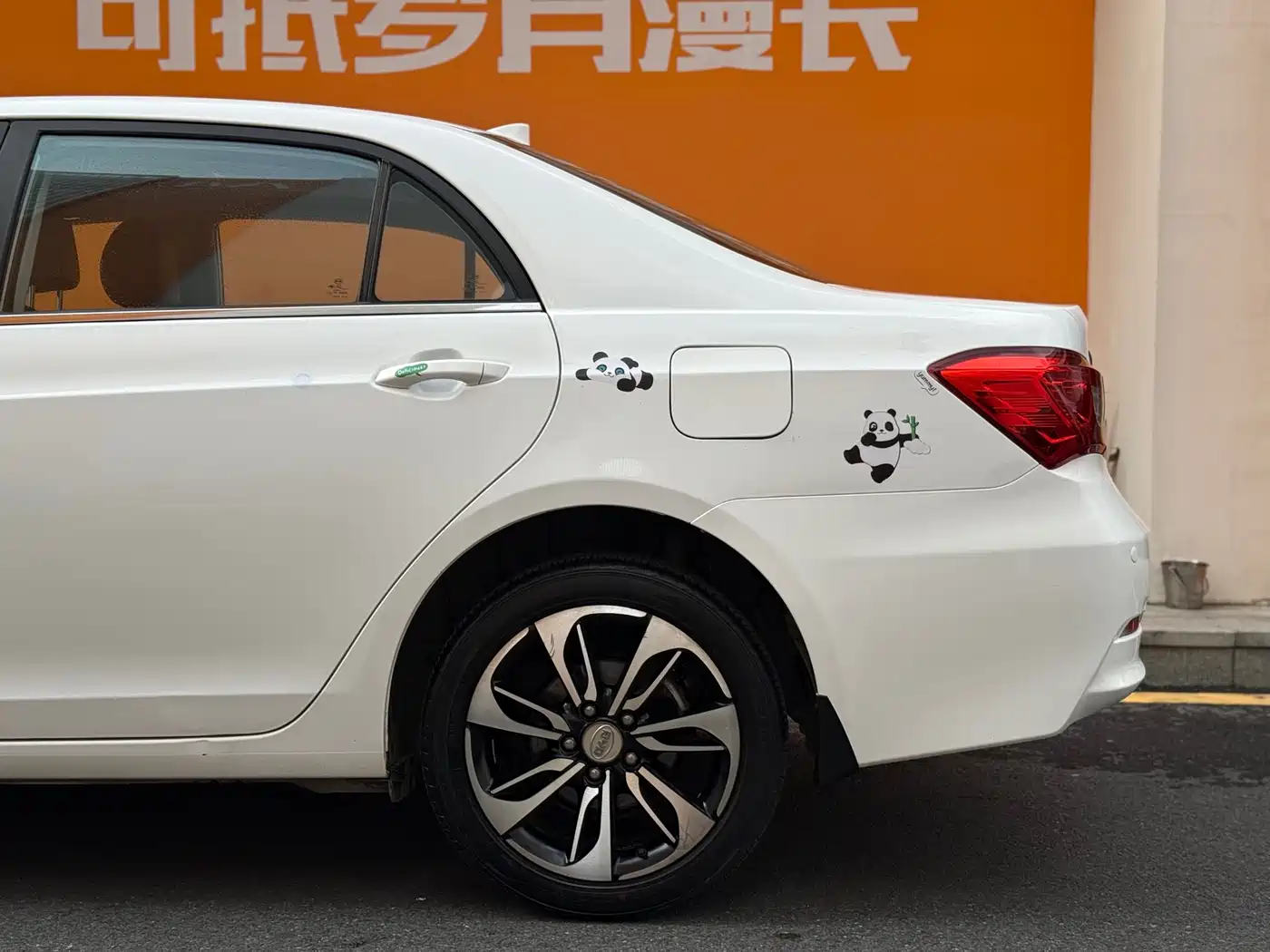 BYD Qin New Energy 2015 1.5T Dual Crown Flagship Edition фото 32