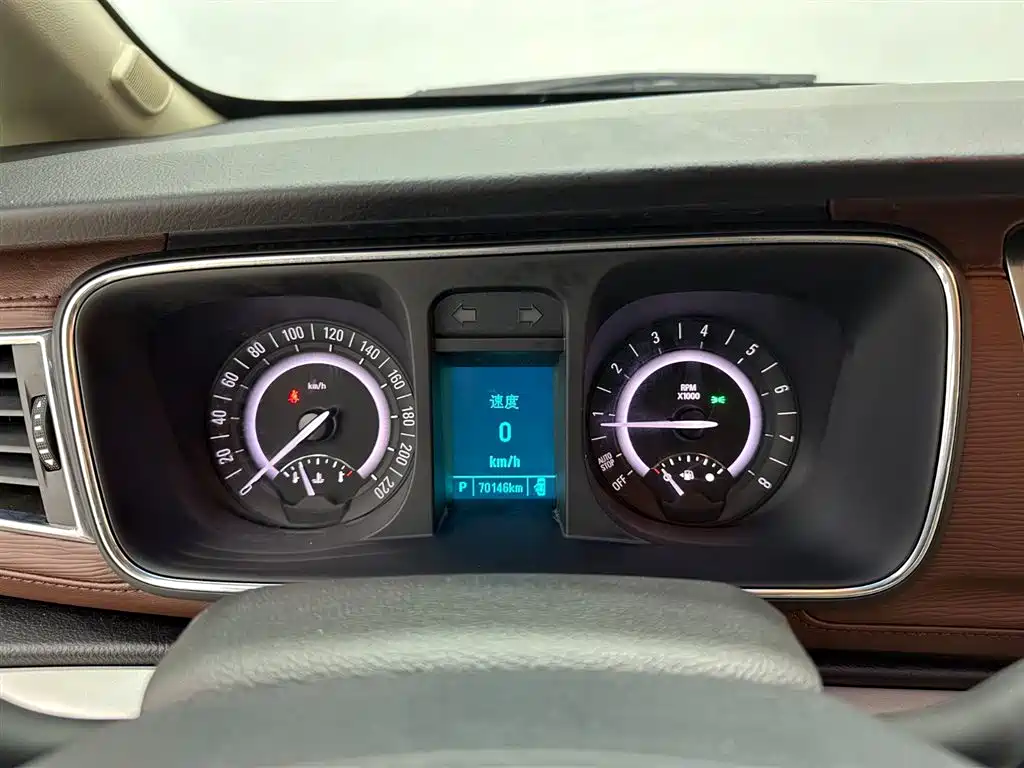 Buick GL8 2018 28T Comfort China VI фото 9