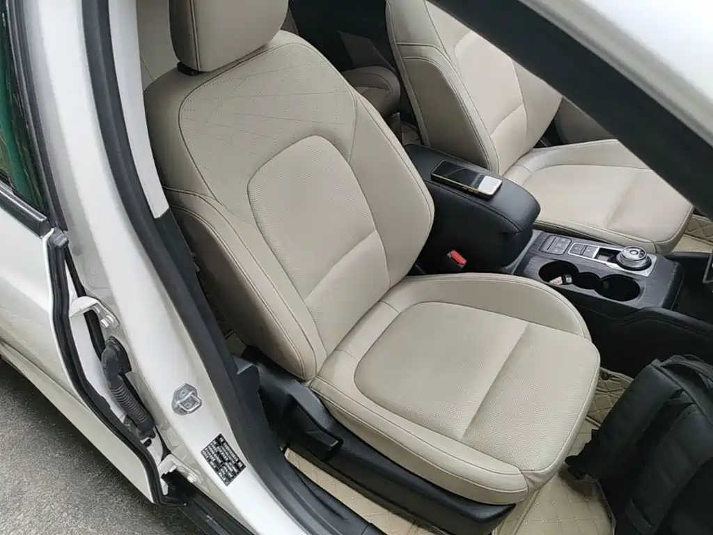 Фото 25 - Ford Focus