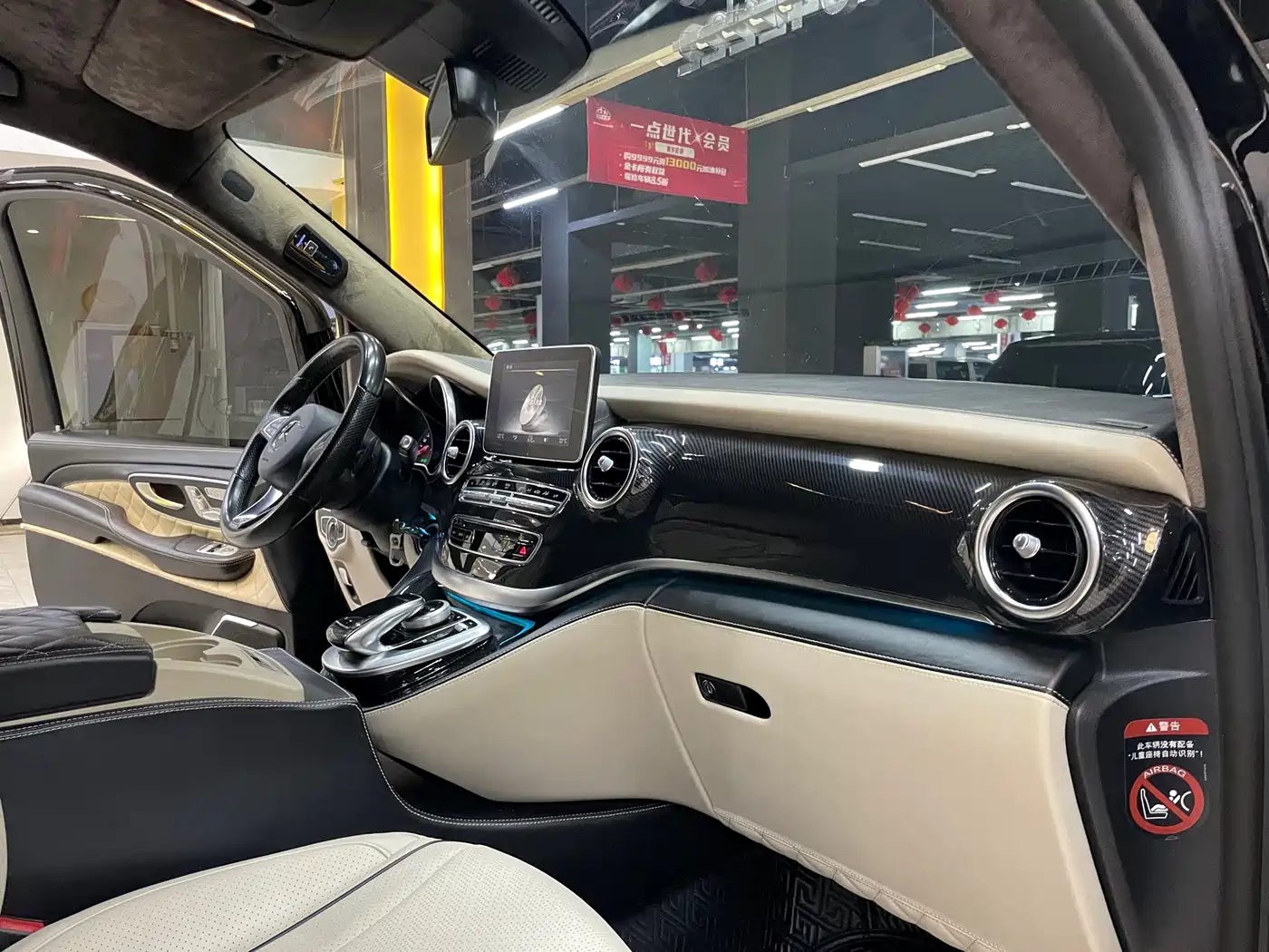 Mercedes-Benz V-Class 2018 V 260 L Premium Long Wheelbase Edition China VI фото 26
