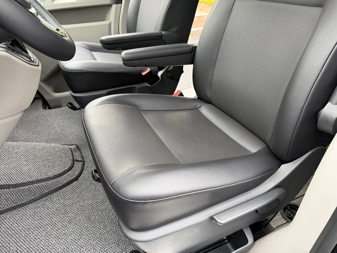 Volkswagen Caravelle 2018 2.0TSI 4WD Luxury Edition 7-Seater фото 20