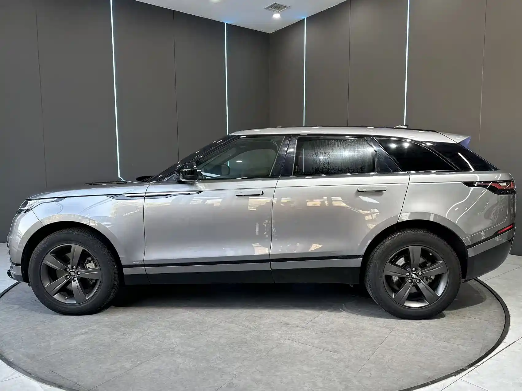 Фото 4 - Land Rover Range Rover Velar
