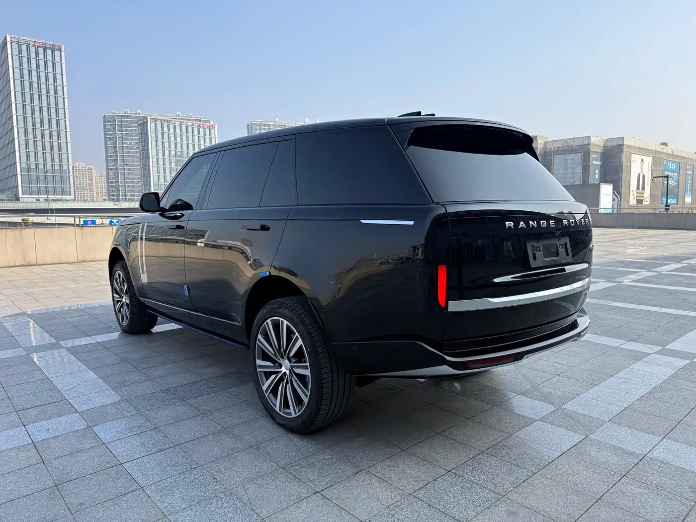 Land Rover Range Rover 2025 3.0 L6 400PS Genesis Extended Wheelbase фото 19