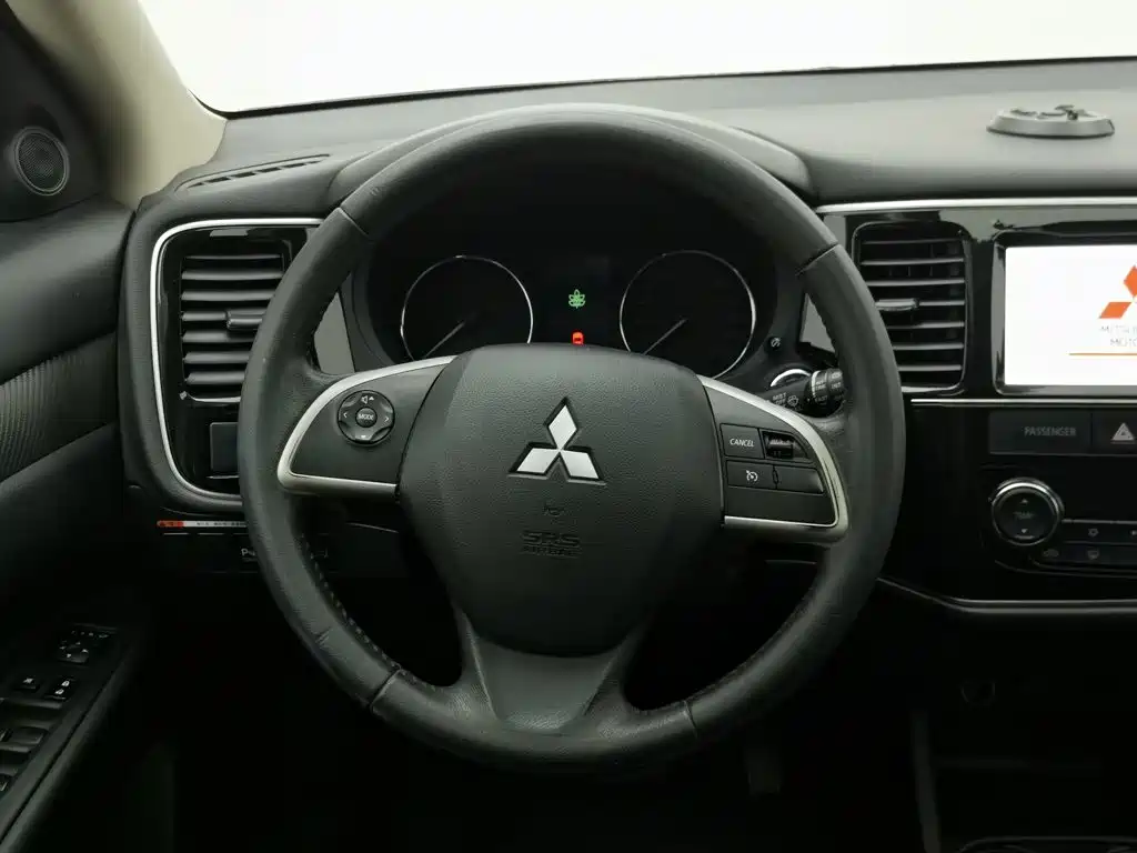 Mitsubishi Outlander (Import) 2015 2014 2.4L 4WD Luxury Value Edition 5-seater