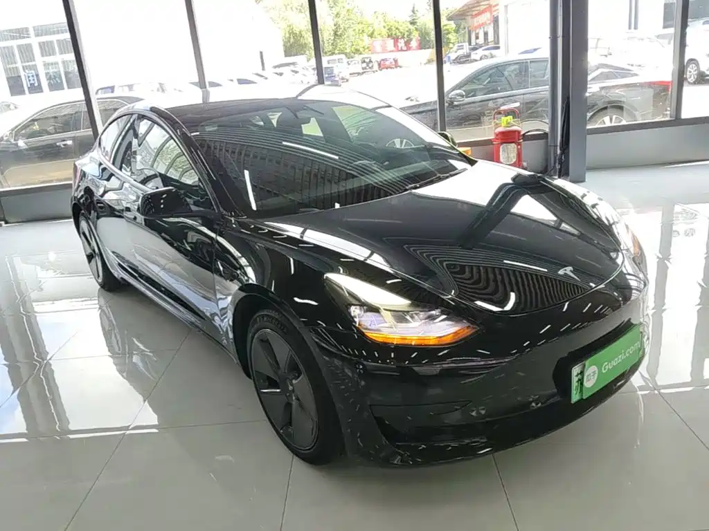 Фото 4 - Tesla Model 3