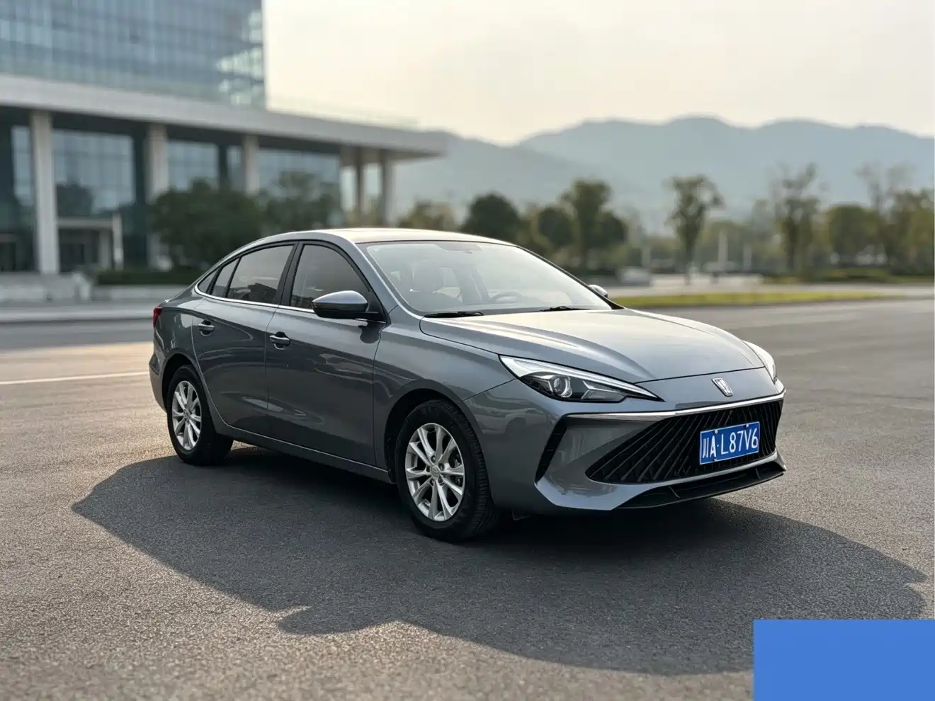 Фото 1 - Roewe i5