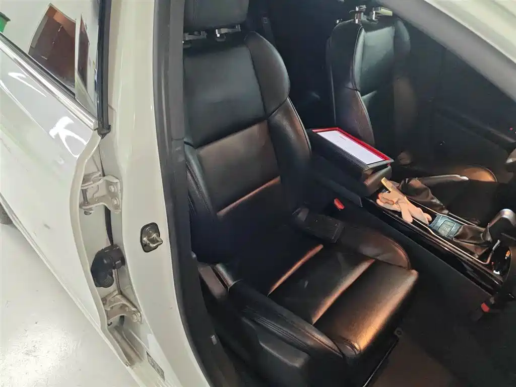 Peugeot 508 2012 2.0L Automatic Sunroof Classic Edition фото 20