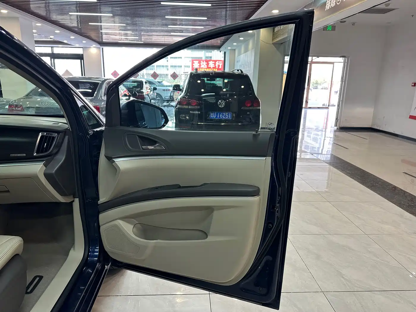 Buick GL8 2011 3.0L GT Luxury Business Elegance Edition фото 15