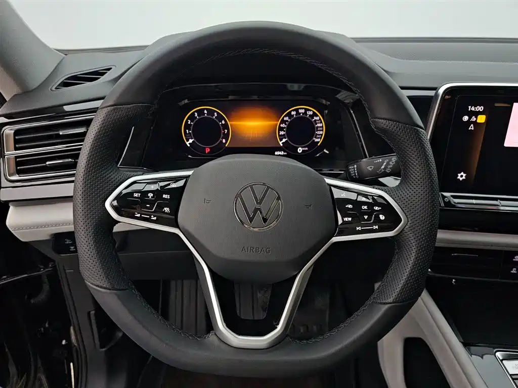 Volkswagen Teramont 2024 530 V6 4WD Dragon Glory Edition фото 10