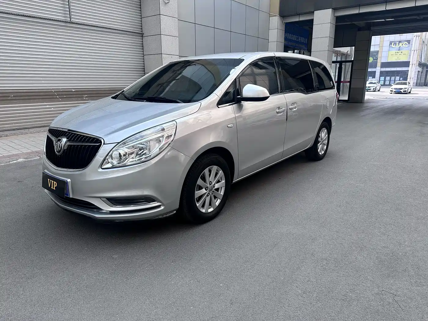 Buick GL8 2018 28T Comfort China VI фото 2