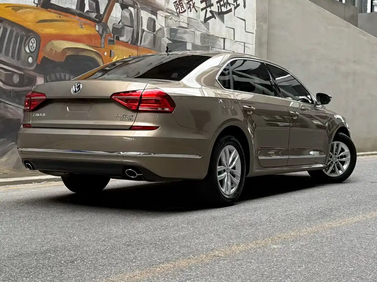 Volkswagen Passat 2016 330TSI DSG Honor Edition фото 2