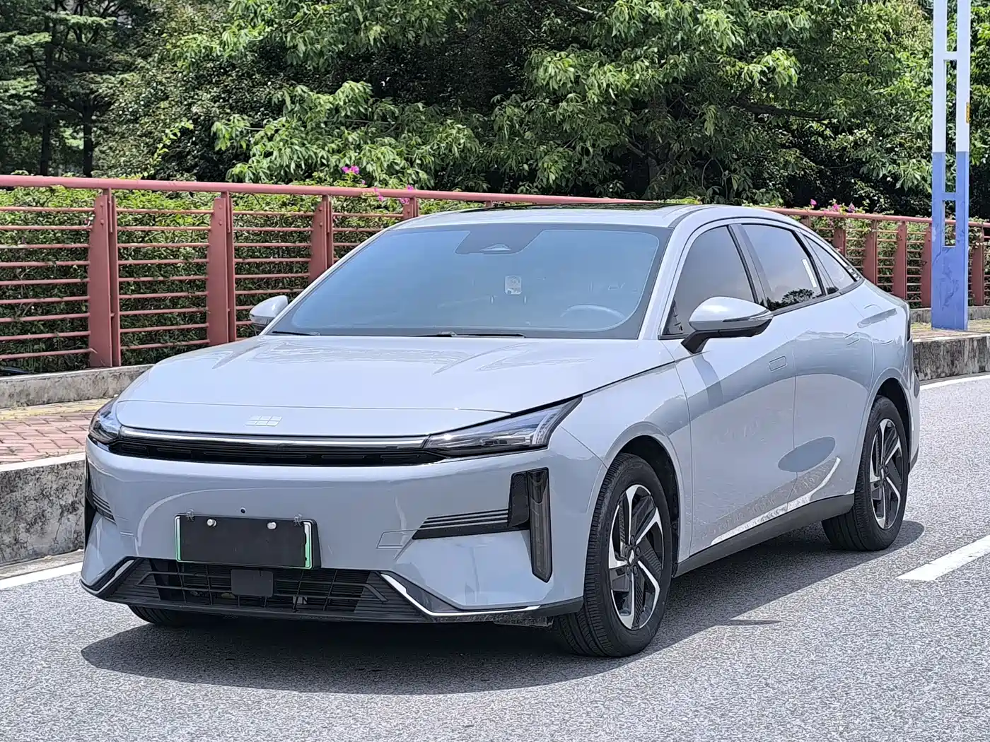 Geely Galaxy Galaxy L6 2024 125km PLUS Soaring Dragon Edition фото 2