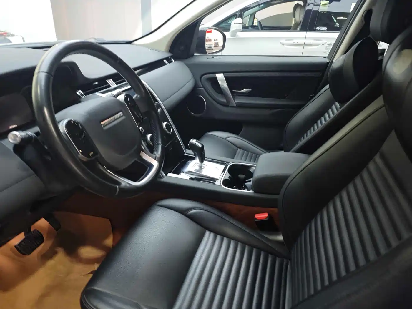 Land Rover Discovery Sport 2020 200PS Family Edition фото 4