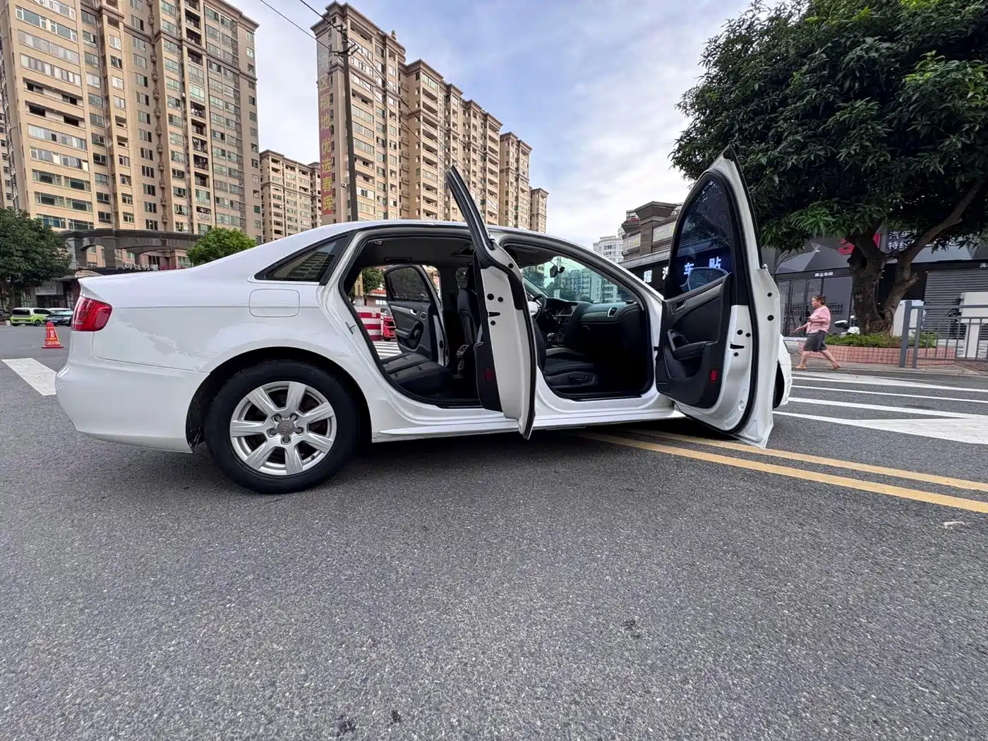 Фото 17 - Audi A4L