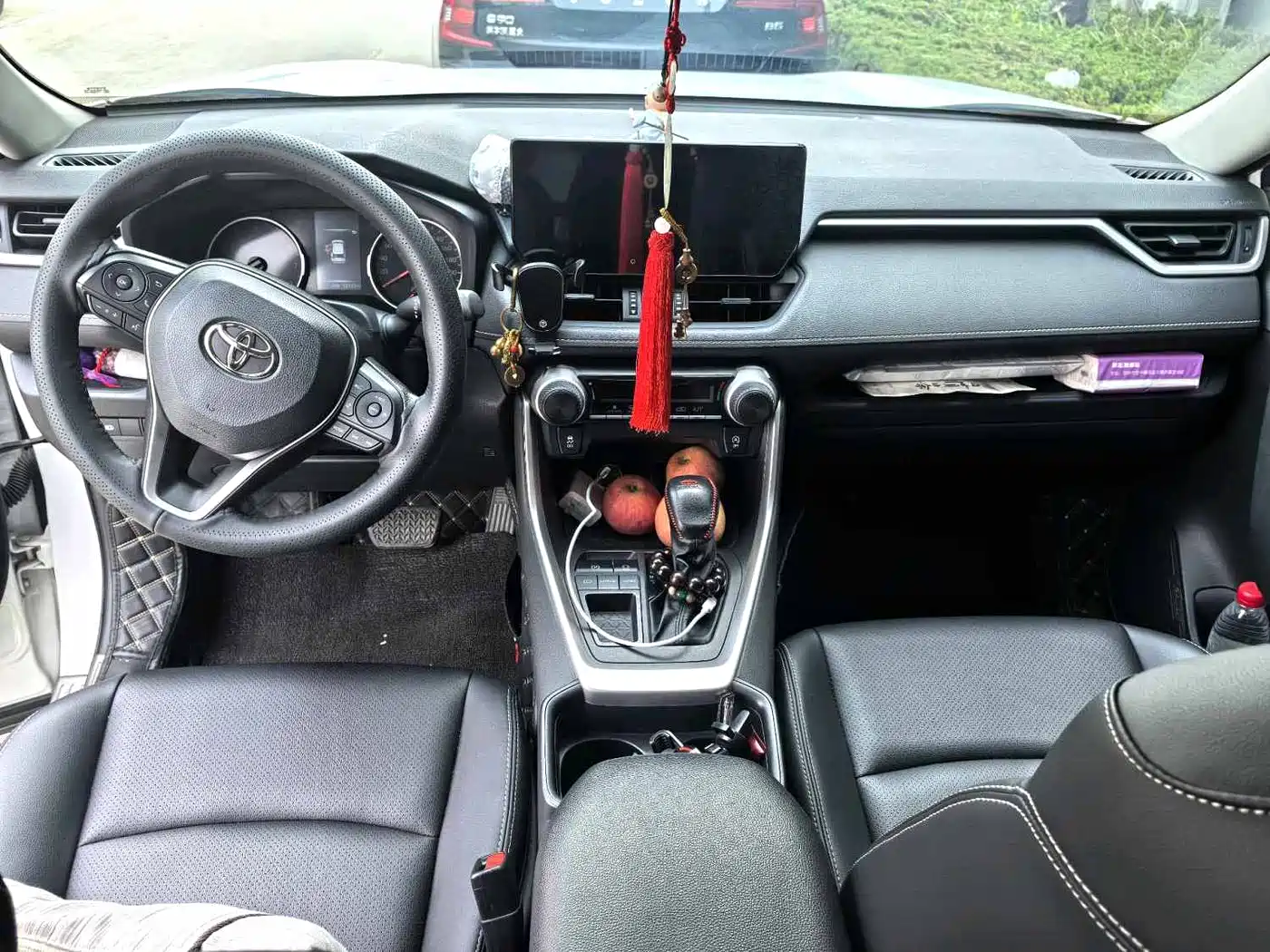 Фото 8 - Toyota RAV4