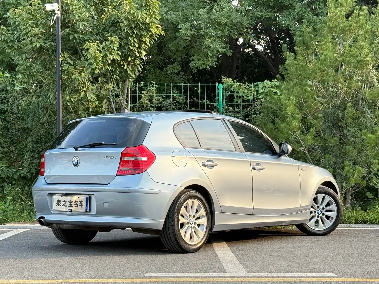 Photo 15 - BMW 1 Series (Import)