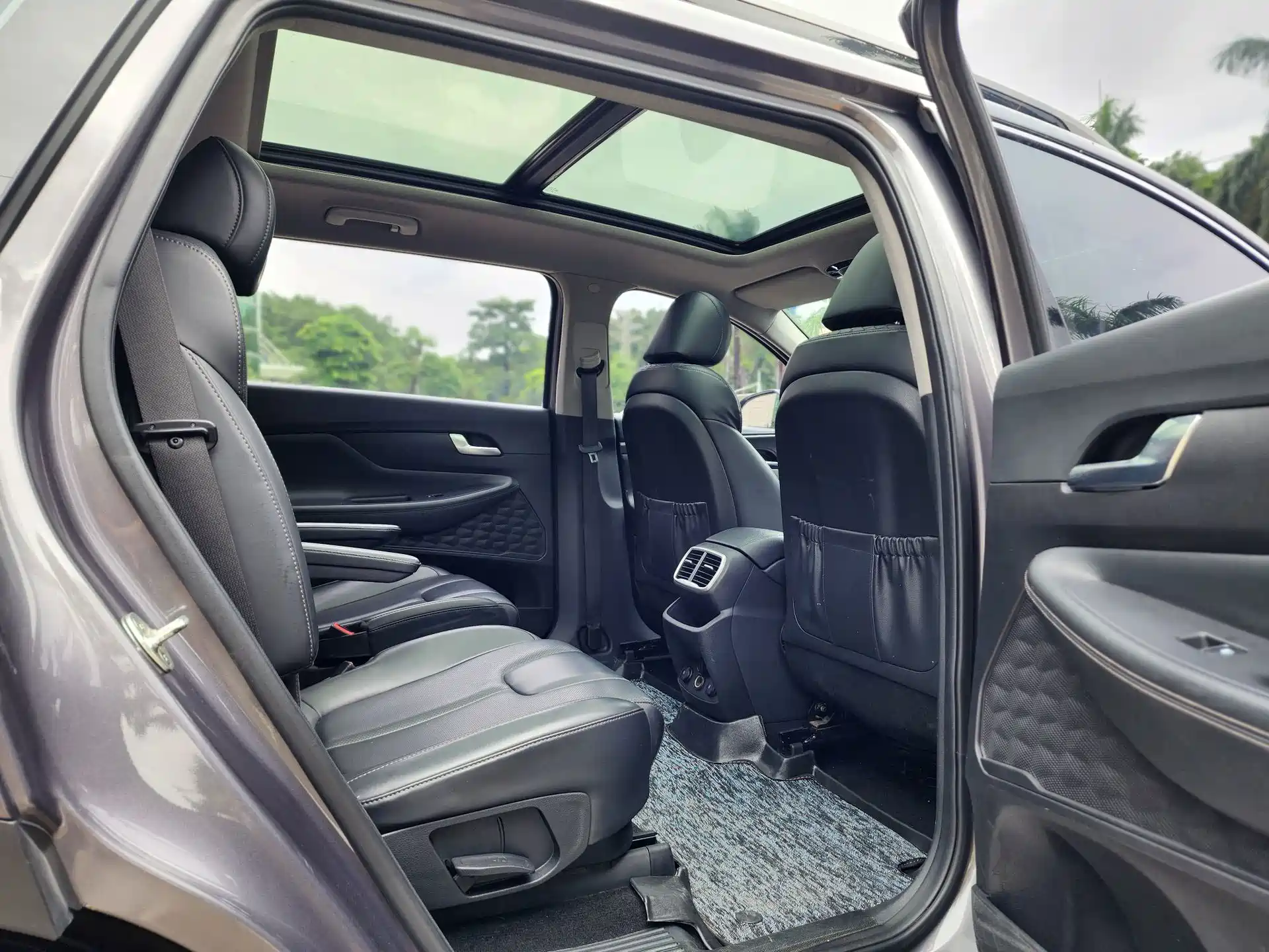 Photo 10 - Hyundai Santa Fe