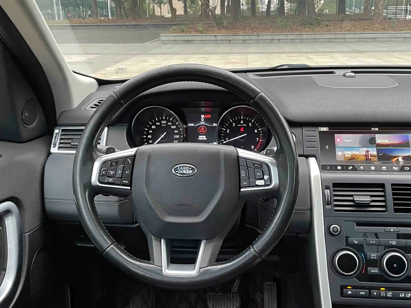 Land Rover Discovery Sport 2017 2.0T HSE фото 12