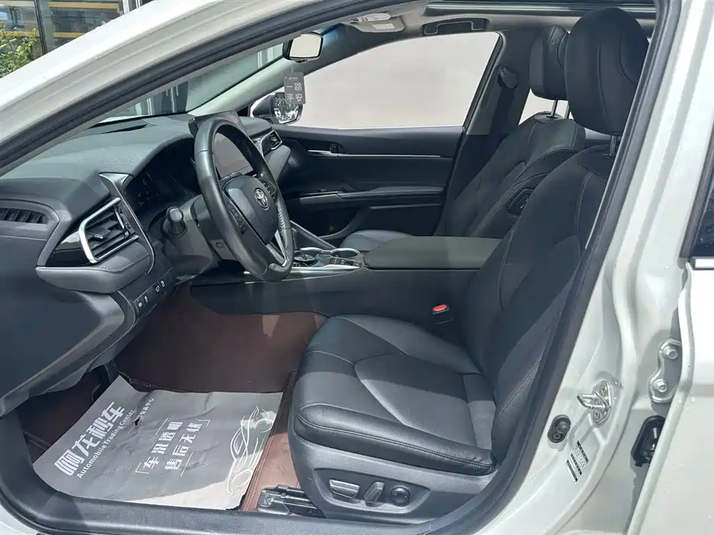 Toyota Camry 2021 Hybrid 2.5HG Luxury Edition фото 11