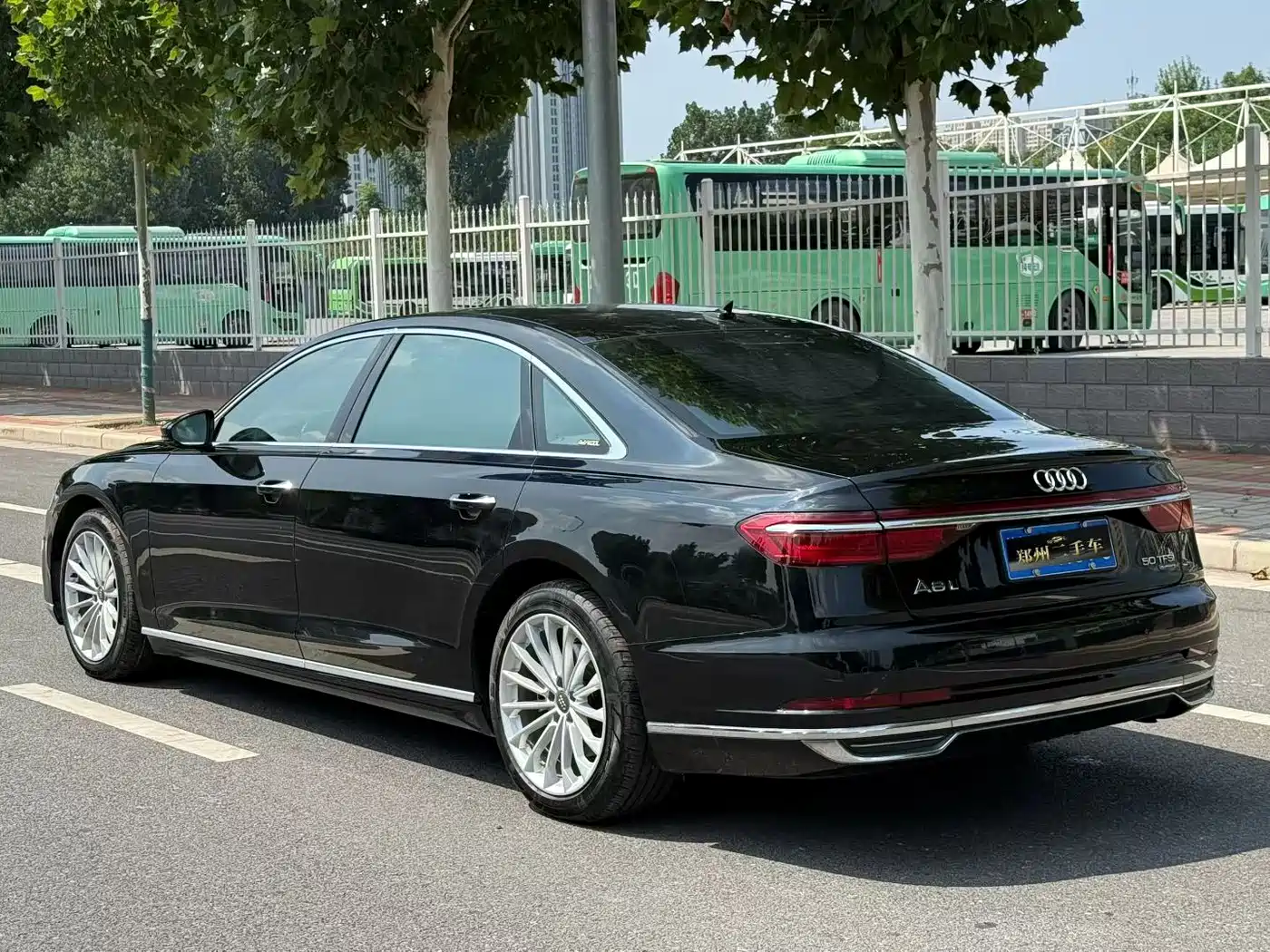 Фото 9 - Audi A8