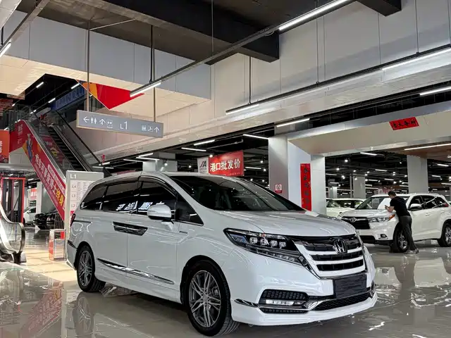 Honda Elysion 2.0L, Гибрид, Люкс