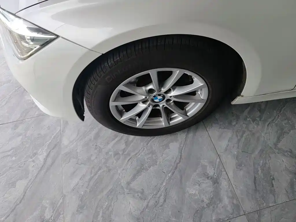 Photo 23 - BMW 3 Series