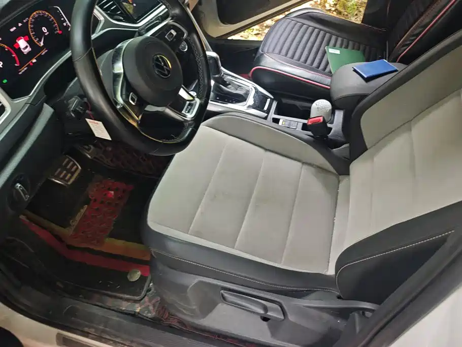 Photo 8 - Volkswagen T-ROC