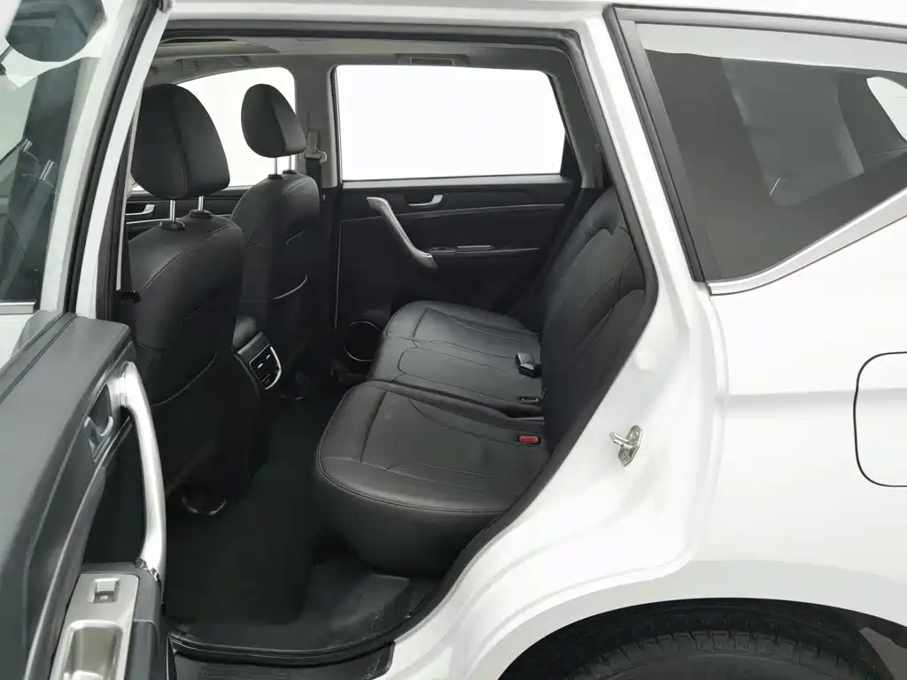 Photo 15 - Haval M6