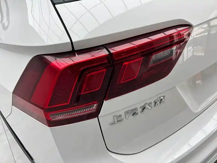 Volkswagen Tiguan L 2021 330TSI Automatic 2WD R-Line Premium фото 8