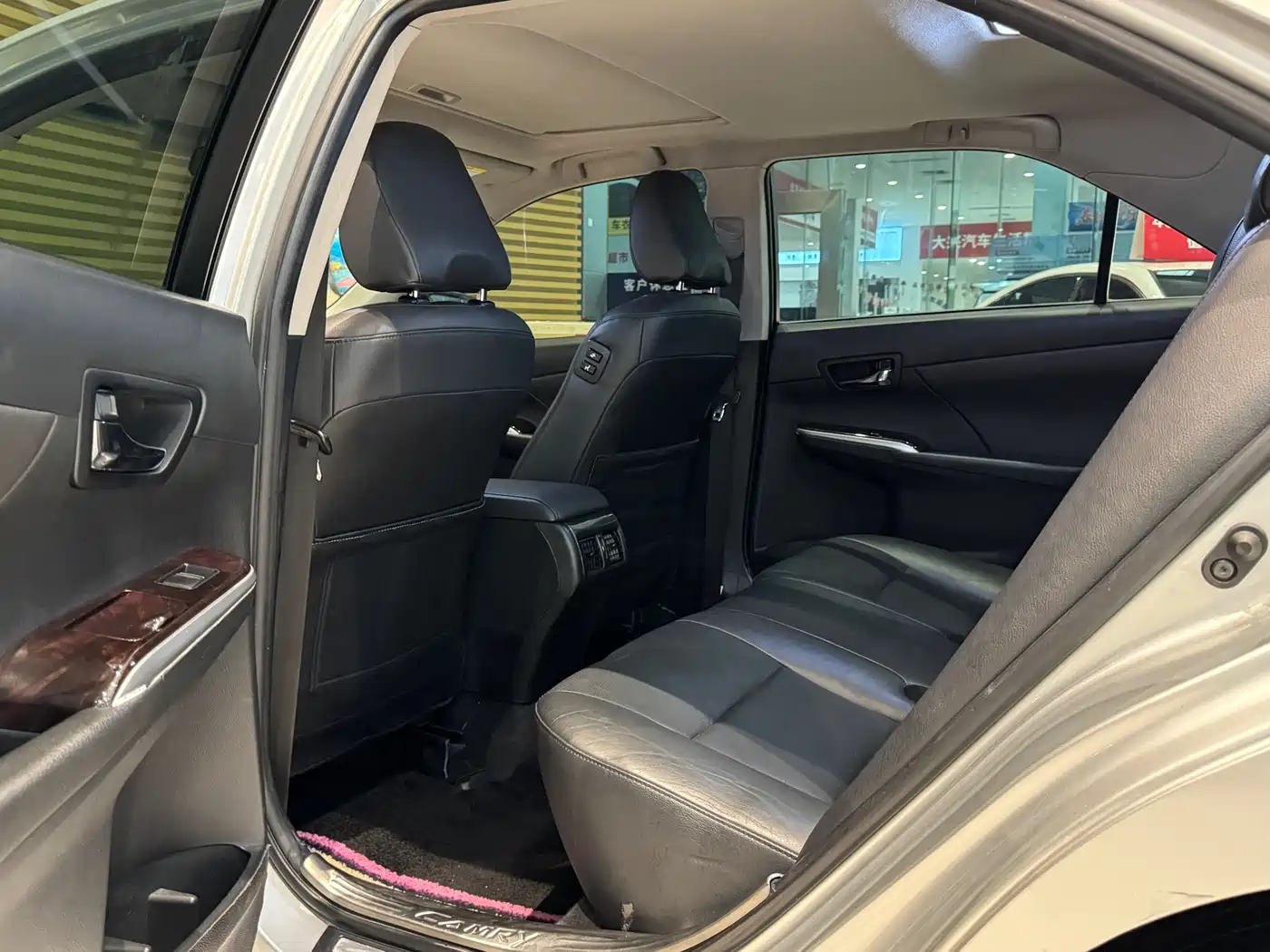 Toyota Camry 2015 2.5G Luxury Navigation Edition фото 10