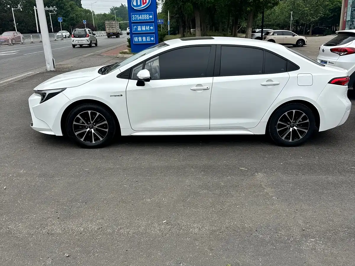 Toyota Levin 2023 Smart Hybrid 1.8L Luxury фото 2