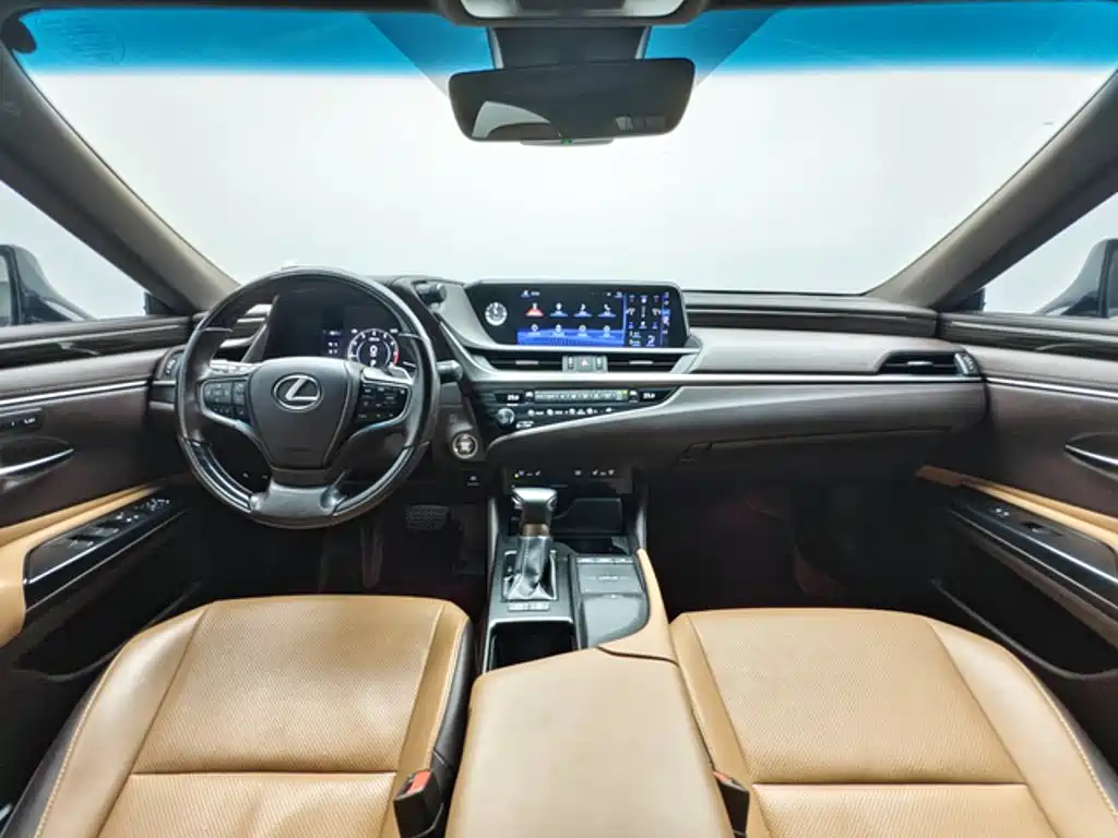 Фото 4 - Lexus ES