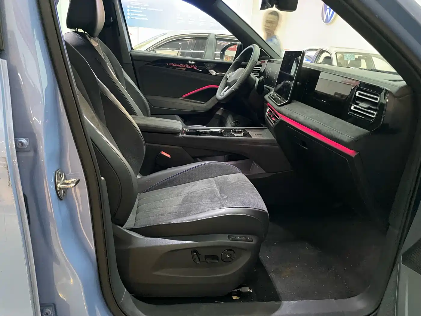 Volkswagen Tiguan L 2024 PRO 380TSI 4WD R-Line Premium Edition фото 8