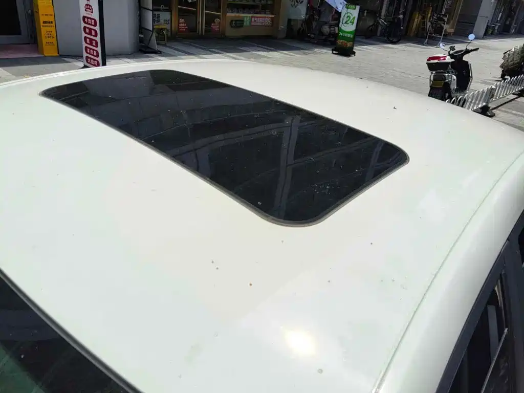 Фото 6 - Roewe i5