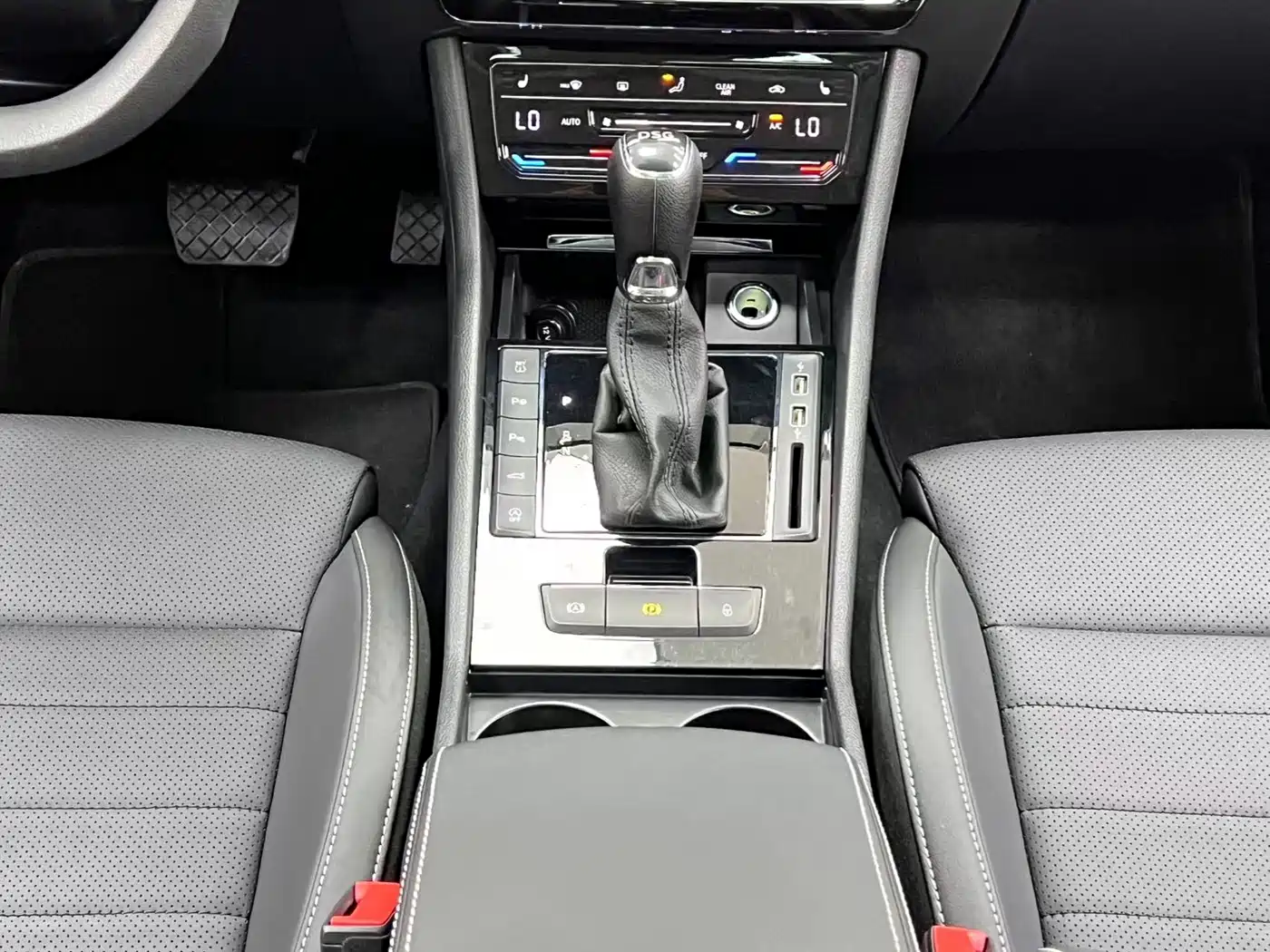 Škoda Superb 2025 Model TSI280 DSG Premium Edition фото 20