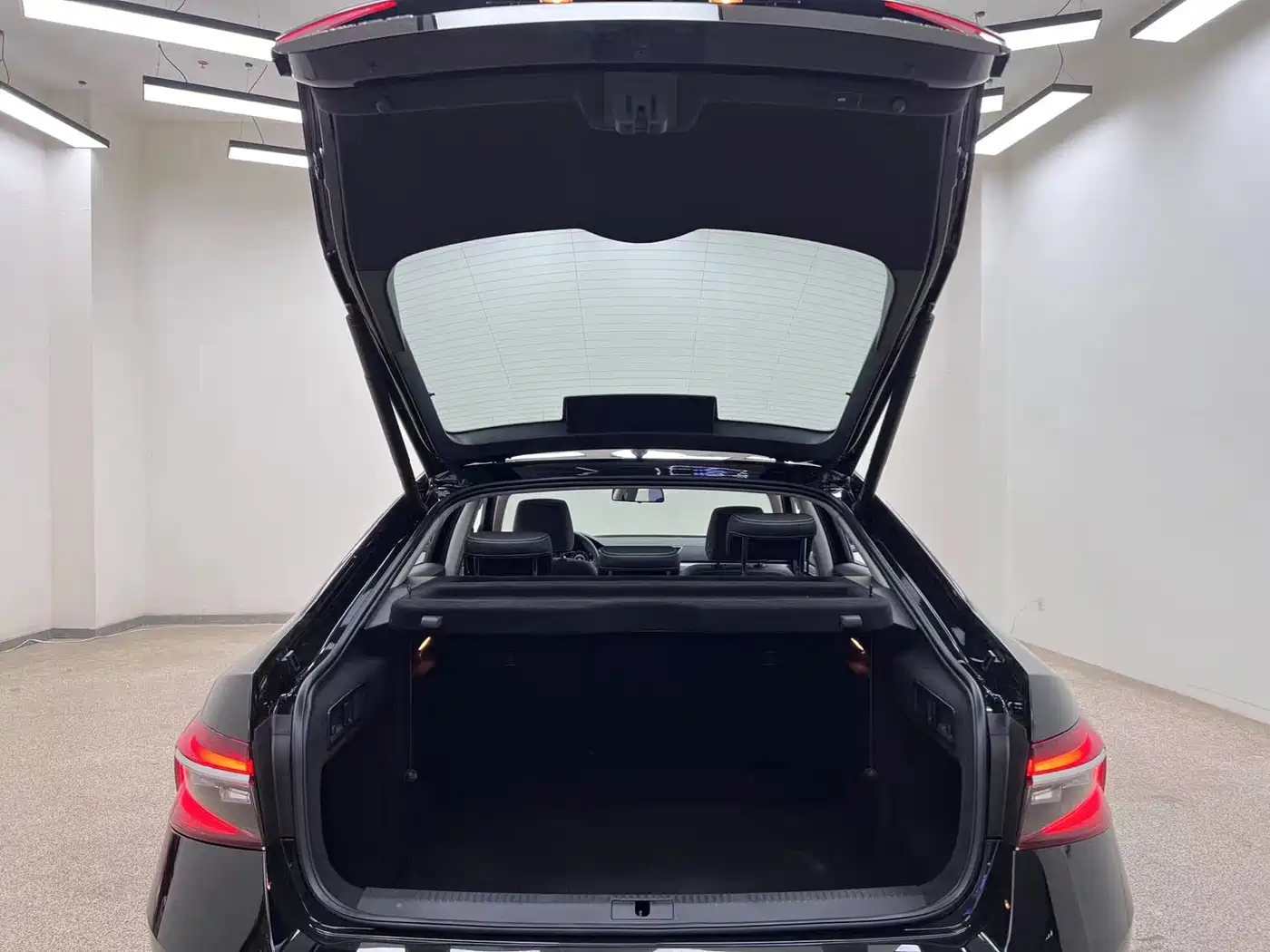 Škoda Superb 2025 Model TSI280 DSG Premium Edition фото 27