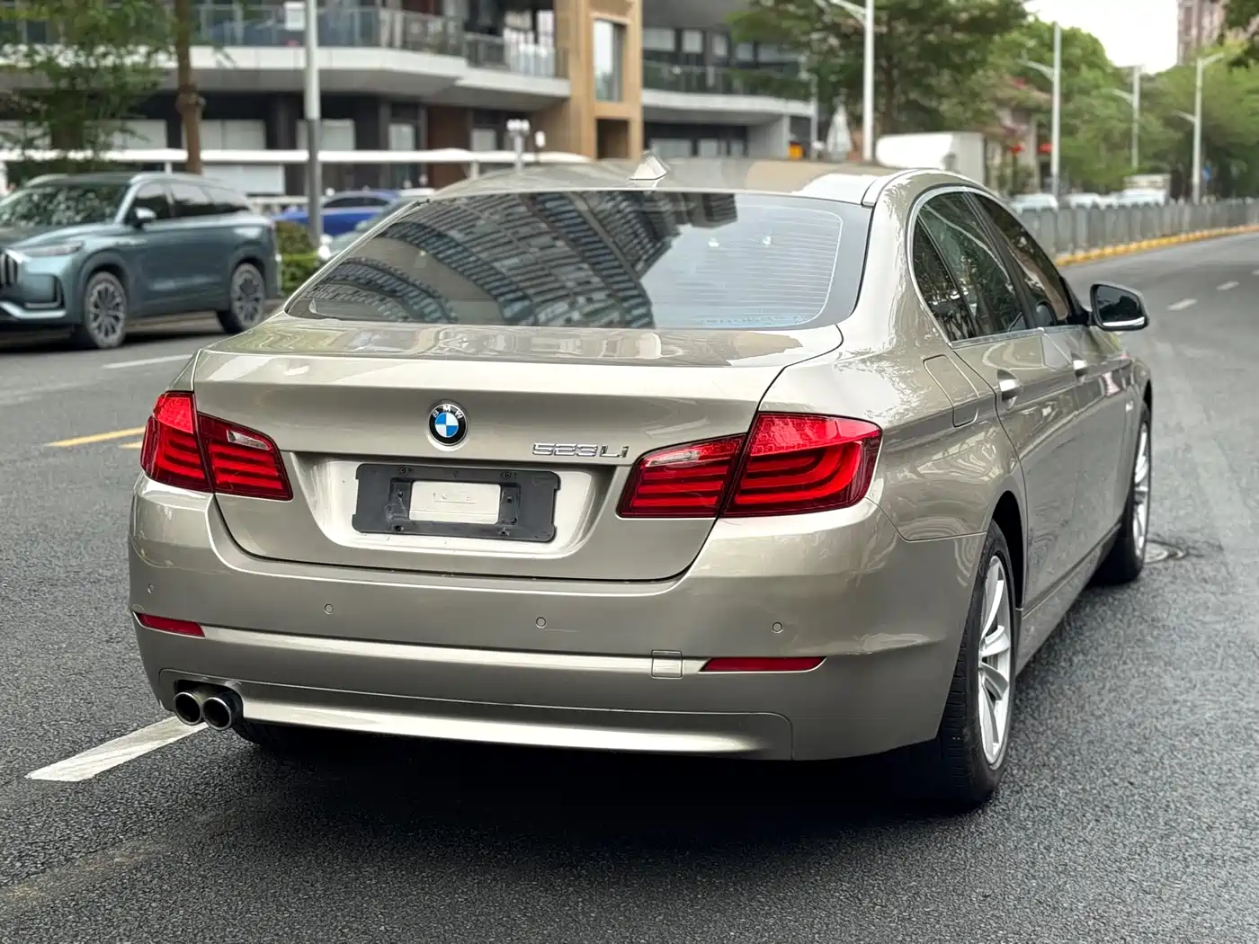 BMW 5 Series 2011 520Li Elegance фото 18
