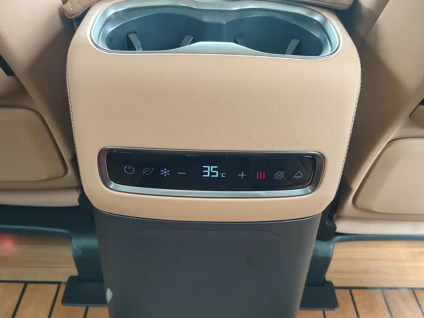 Denza D9 2024 EV 620 Premium фото 20