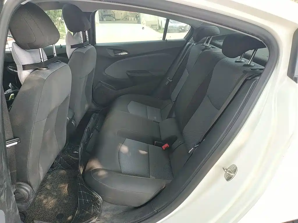 Chevrolet Cruze 2018 2018 320 Automatic Pioneer Sunroof Edition