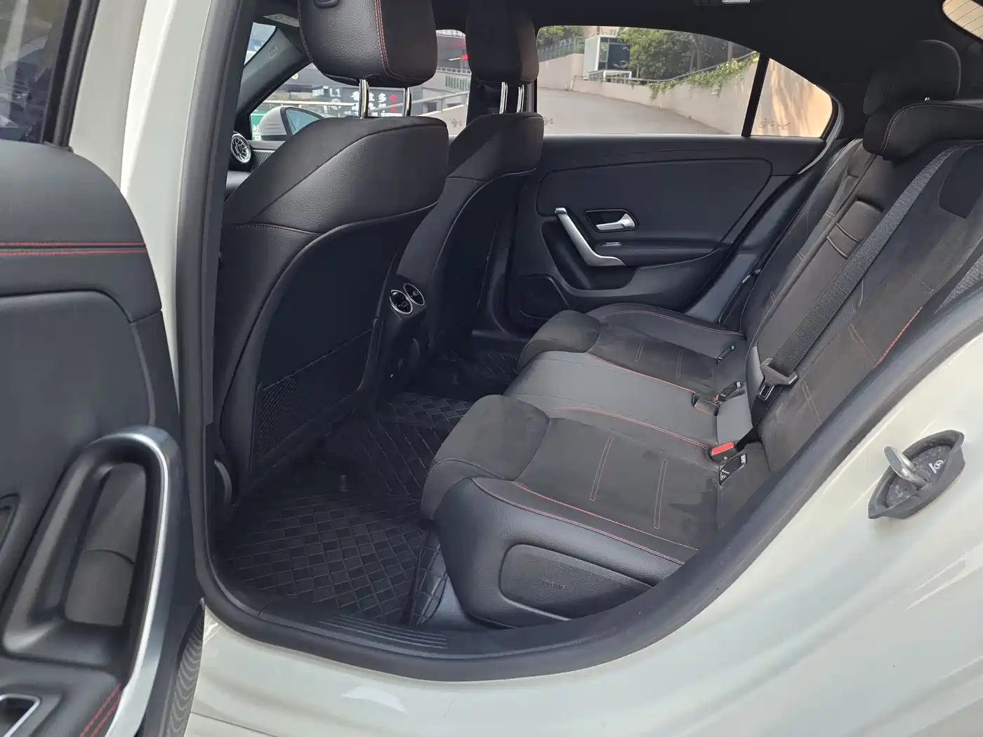 Mercedes-Benz A-Class 2024 A 200 L Fashion Edition фото 6