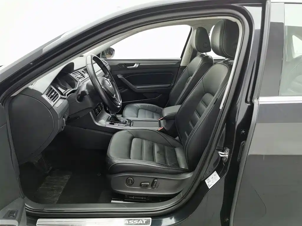Volkswagen Passat 2017 280TSI DSG Prestige фото 10