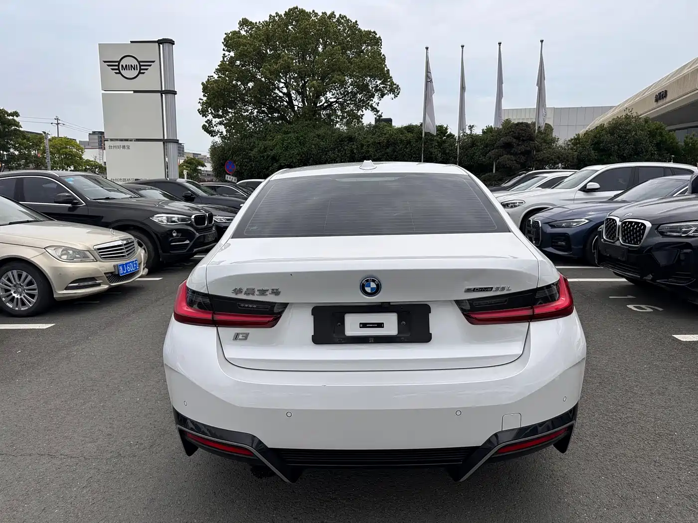 BMW i3 2022 eDrive 35 L фото 8