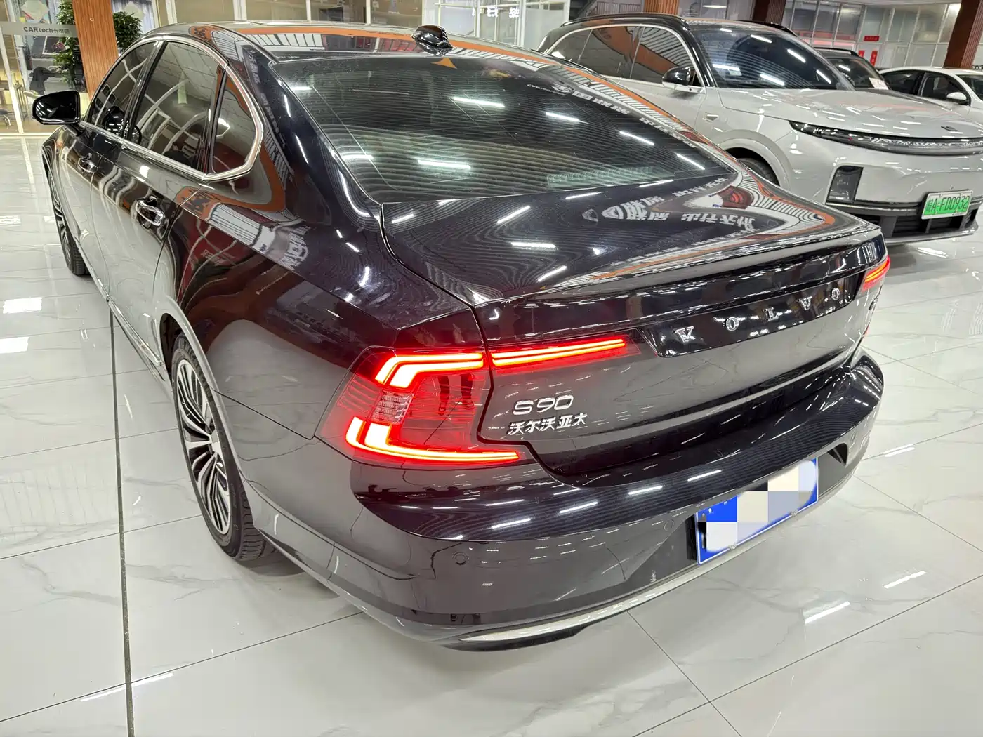 VOLVO S90