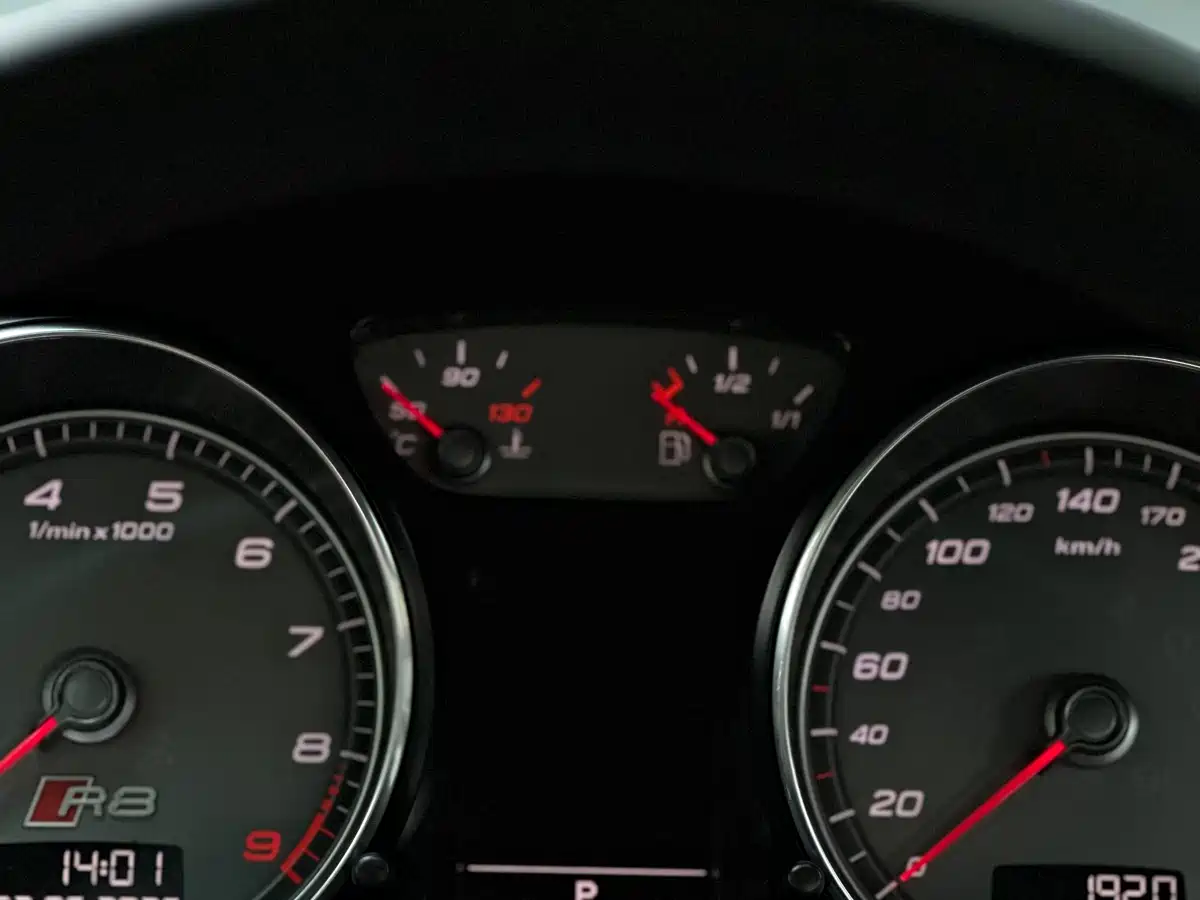 Audi R8 2014 4.2 FSI quattro фото 10