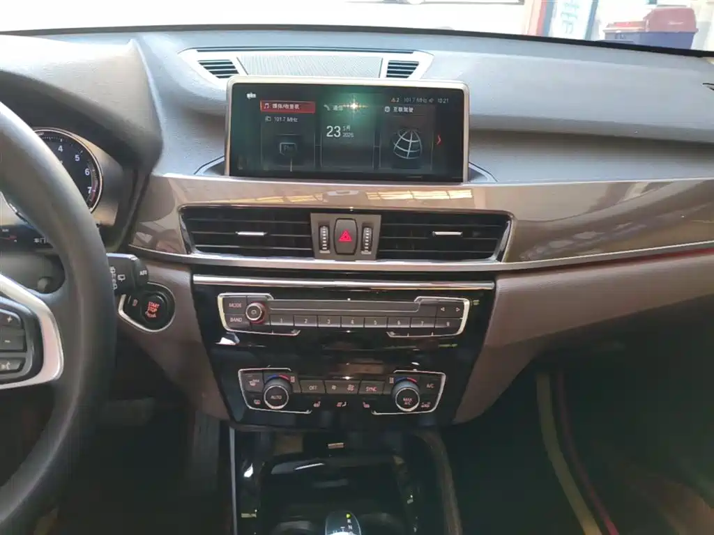 BMW X1 2019 xDrive20Li Premium Model фото 13