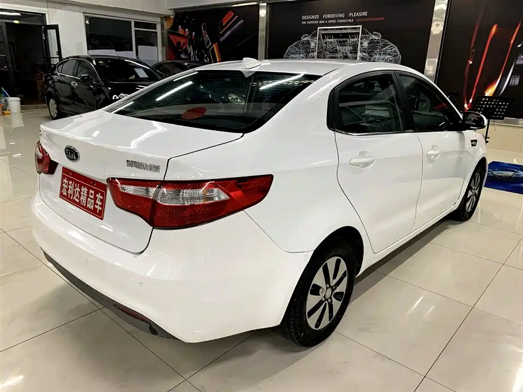 Kia K2 2012 Sedan 1.4L AT GLS Commemorative Edition фото 12