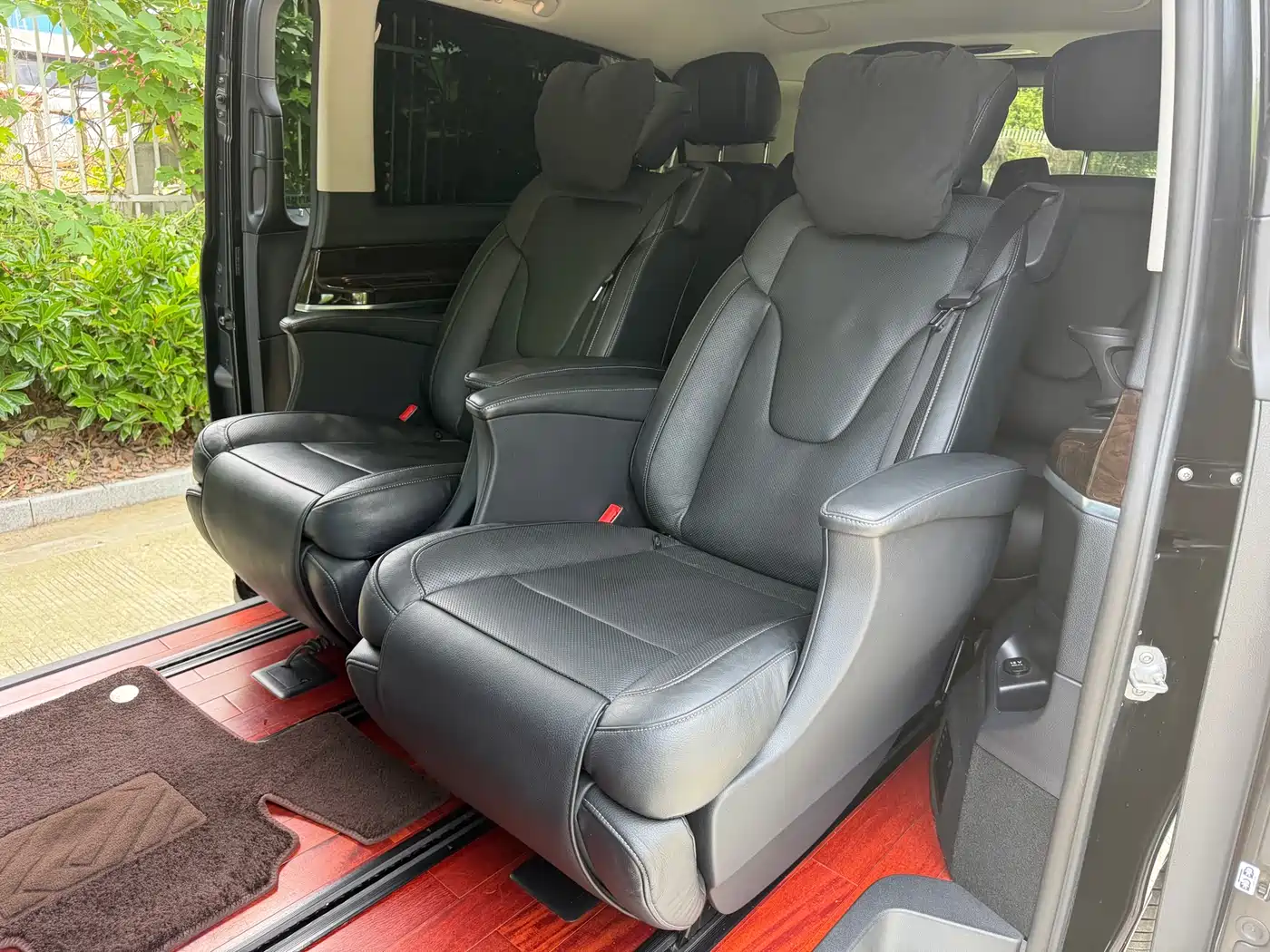Mercedes-Benz V-Class 2017 Model V 260 L Premium Extended Edition фото 13